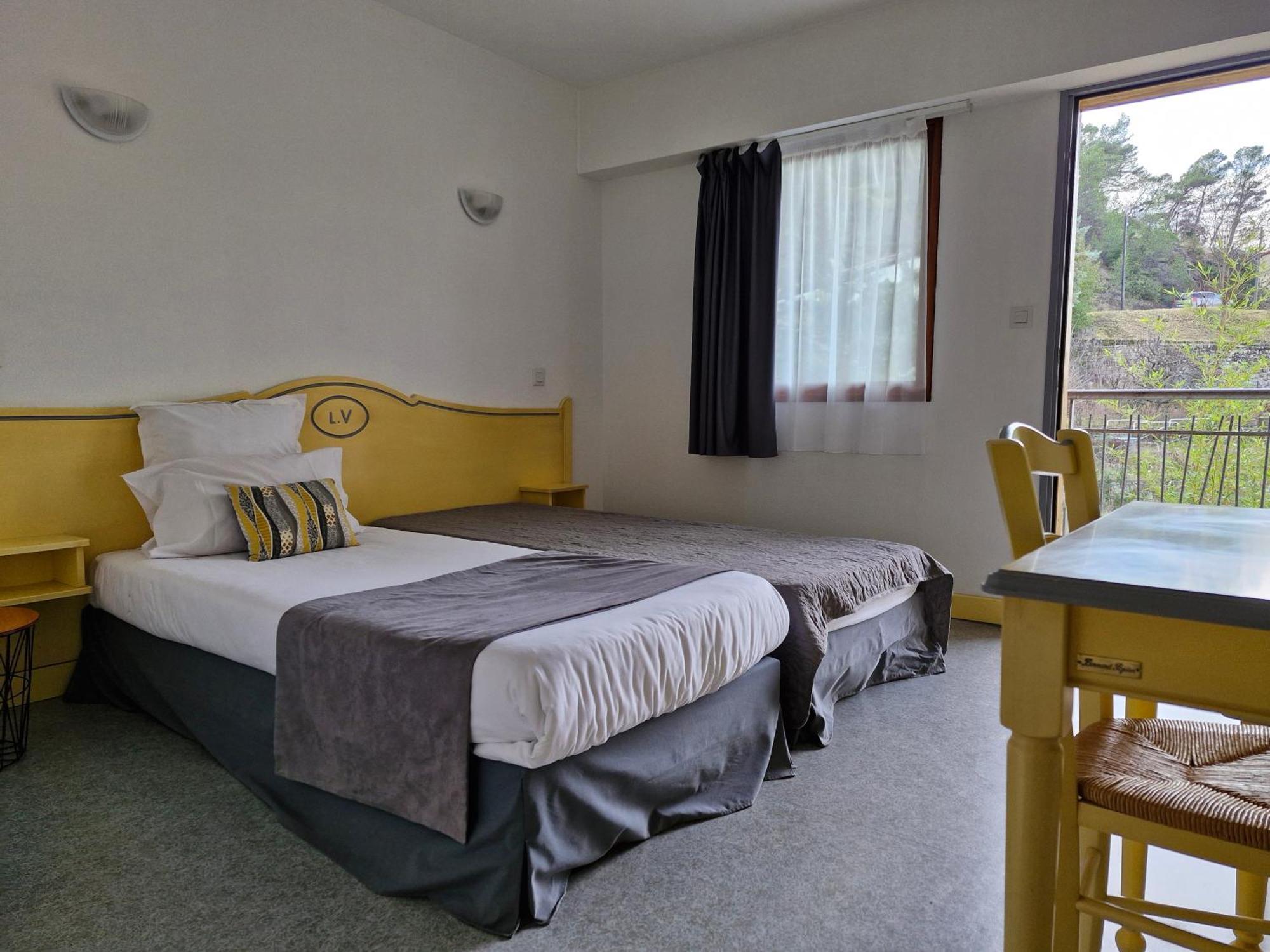 Hotel Le Vanseen Les Vans Eksteriør bilde