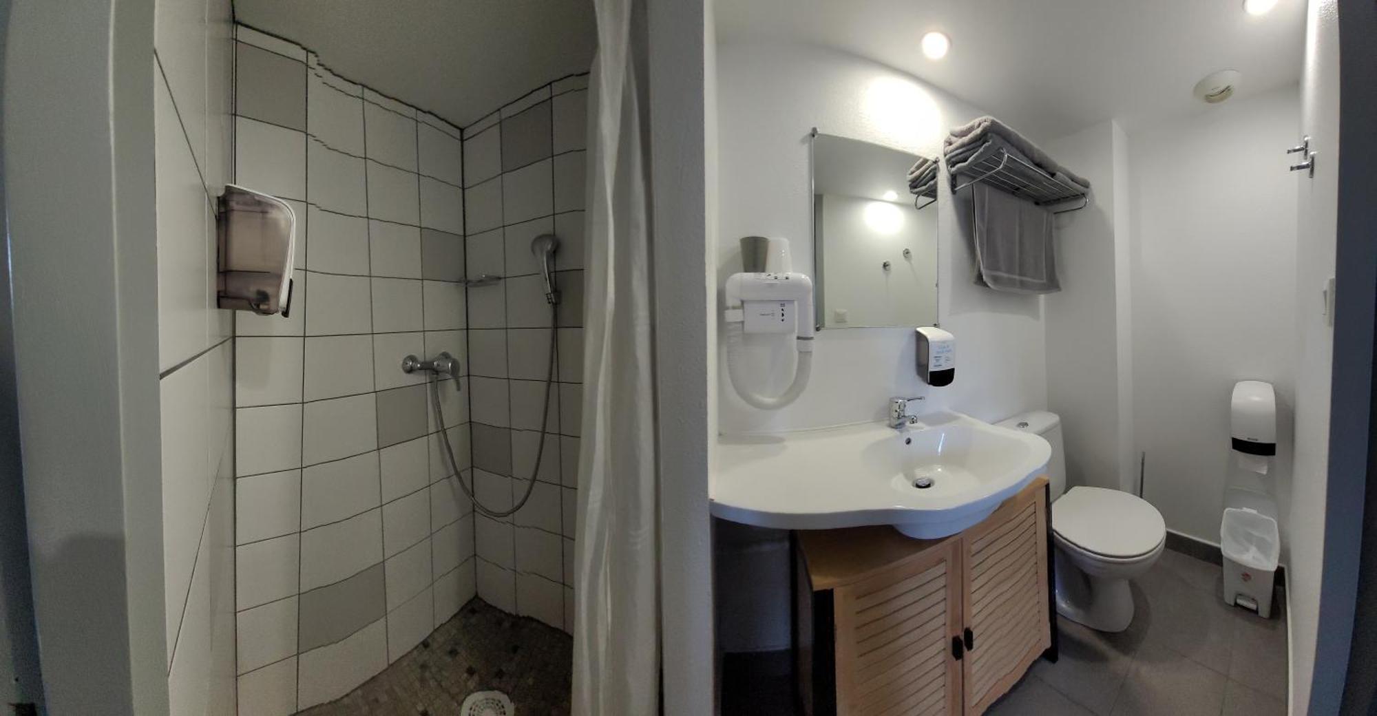 Hotel Le Vanseen Les Vans Eksteriør bilde