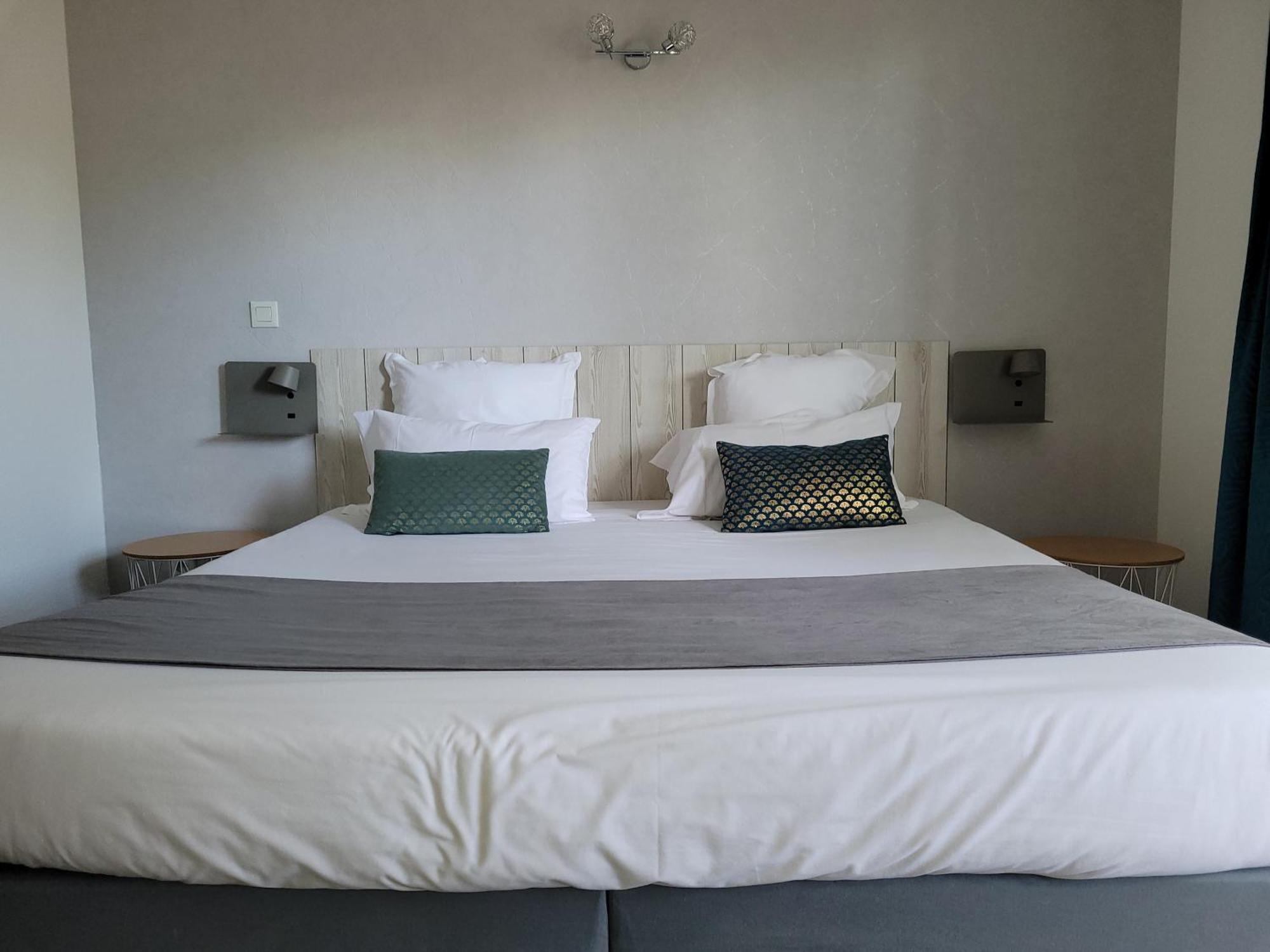 Hotel Le Vanseen Les Vans Eksteriør bilde