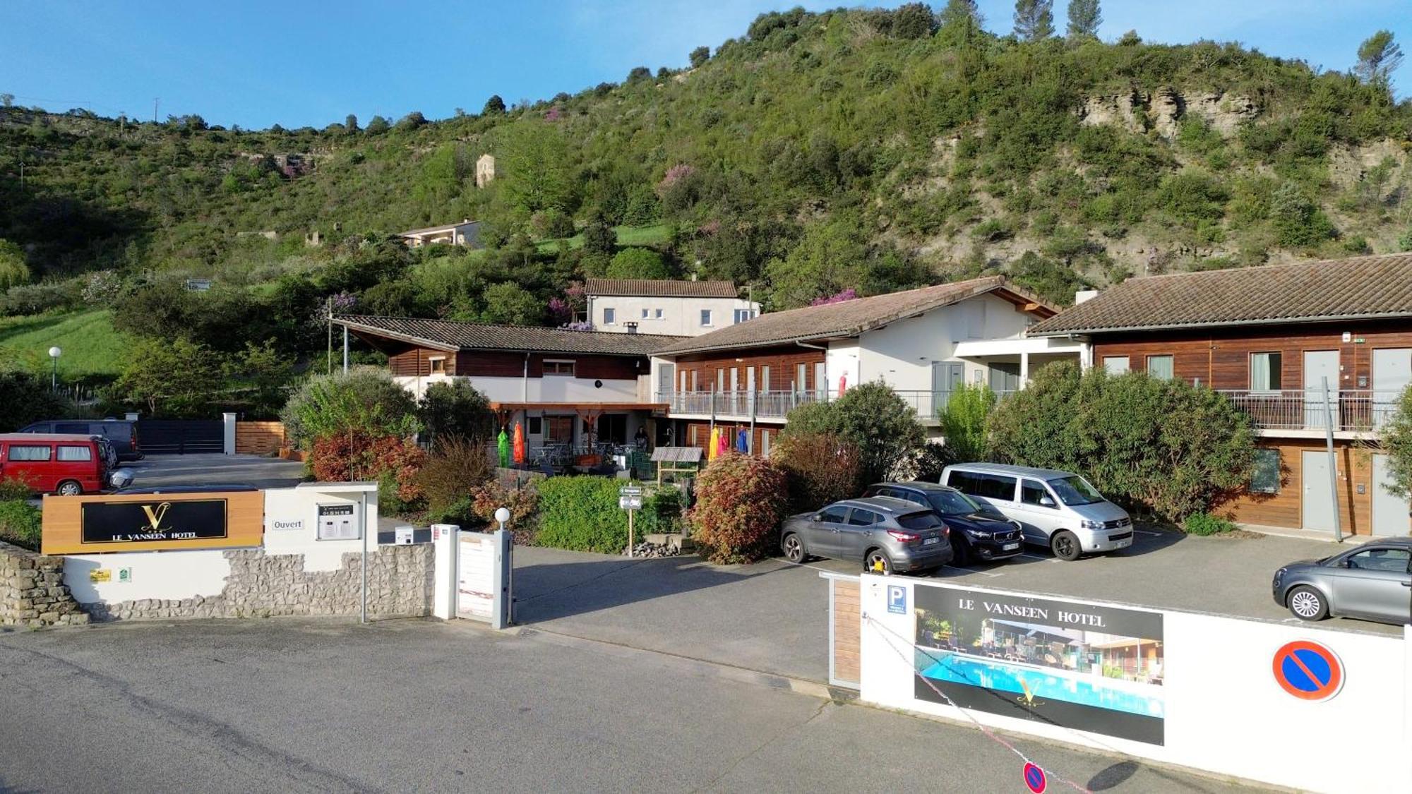 Hotel Le Vanseen Les Vans Eksteriør bilde