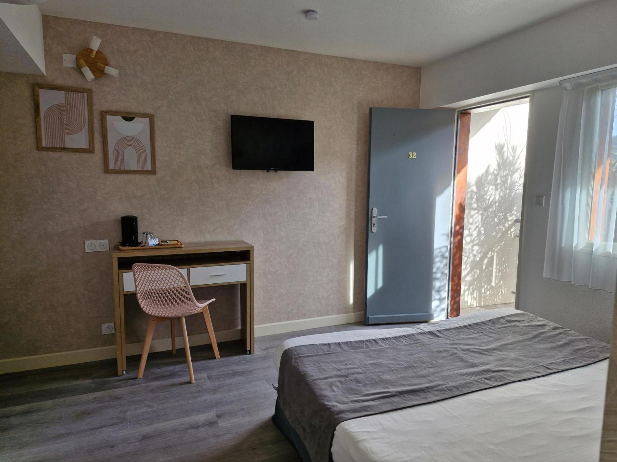 Hotel Le Vanseen Les Vans Eksteriør bilde
